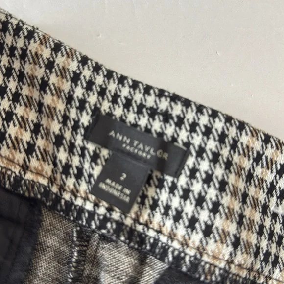 Ann Taylor Belted Taper Pant in Houndstooth / Plaid Size 2 - Picture 6 of 11